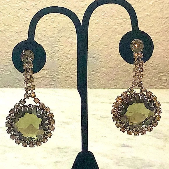 CATHE’ EARRINGS CLIP ON SMOKE CLEAR CRYSTALS VINTAGE 2 1/2 INCH DROP RUNWAY 60s - Picture 3 of 14